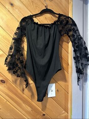 ROMWE Black Floral Lace Sleeve Ribbed Bodysuit